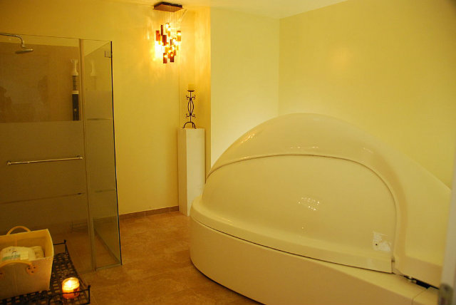 What a room at a float center might look like.