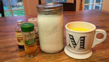 Golden Latte: The Simple Winter Drink with a Health Punch