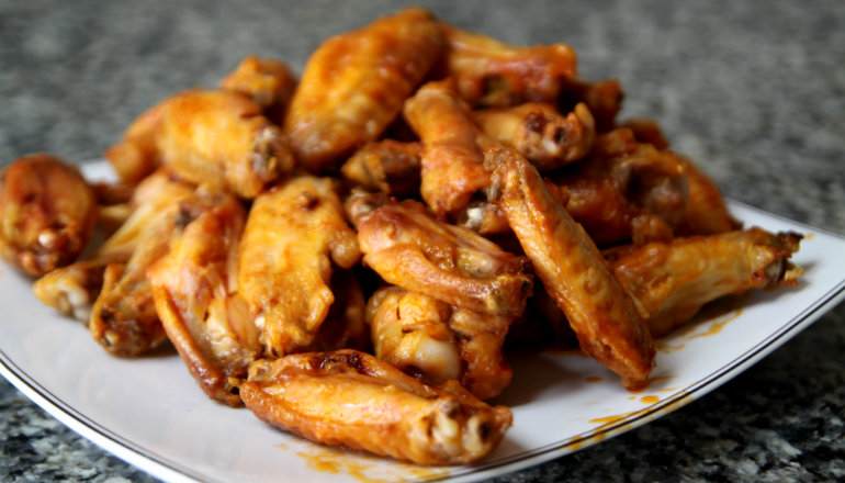 How to Make Crispy Paleo Buffalo Chicken Wings (Recipe)