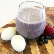 Super-Simple Breakfast: Banana-Berry Smoothie and Hard-Boiled Eggs