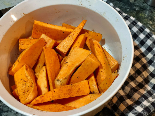Healthy Baked Sweet Potato Wedges