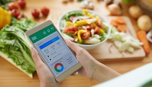How to Know if Counting Calories (or Macros) Is a Good Idea for You